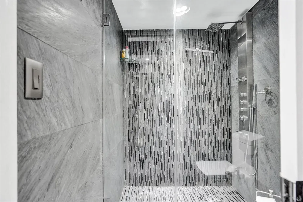19101 NE 36th Court #1709 Aventura, FL 33180
