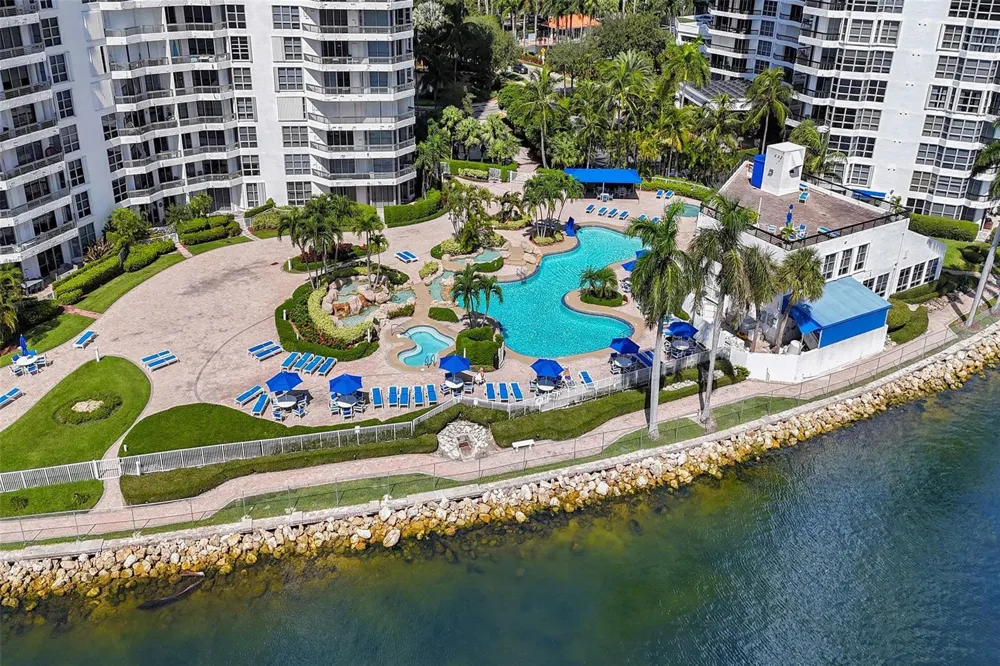 19101 NE 36th Court #1709 Aventura, FL 33180