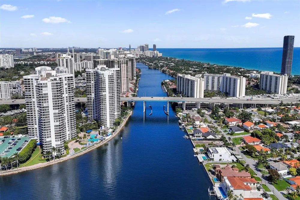 19101 NE 36th Court #1709 Aventura, FL 33180