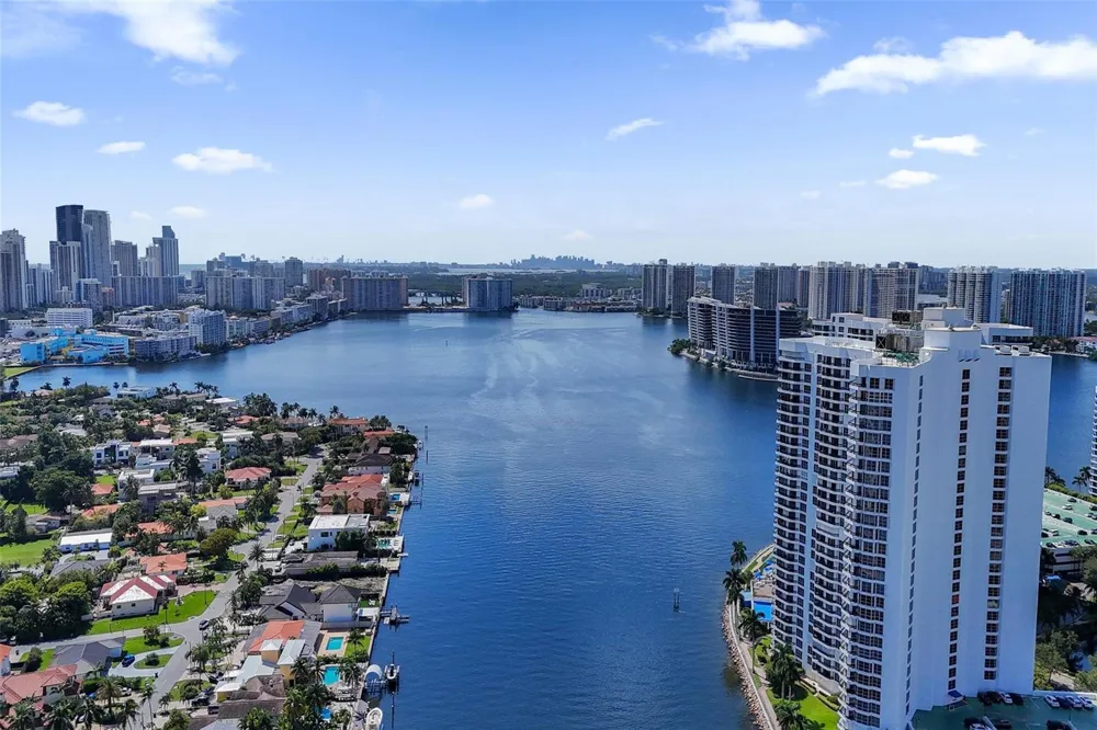 19101 NE 36th Court #1709 Aventura, FL 33180