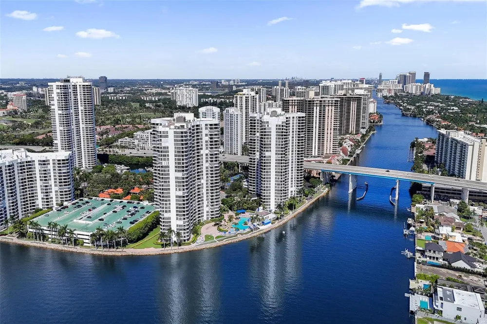 19101 NE 36th Court #1709 Aventura, FL 33180