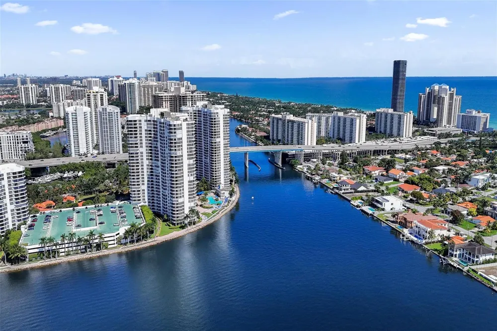19101 NE 36th Court #1709 Aventura, FL 33180