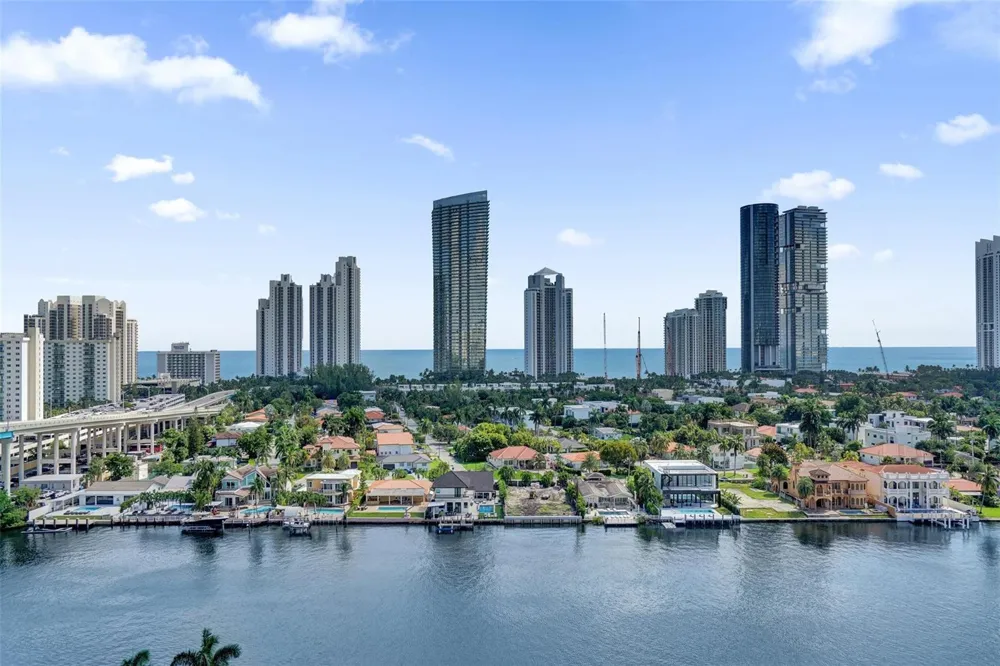 19101 NE 36th Court #1709 Aventura, FL 33180