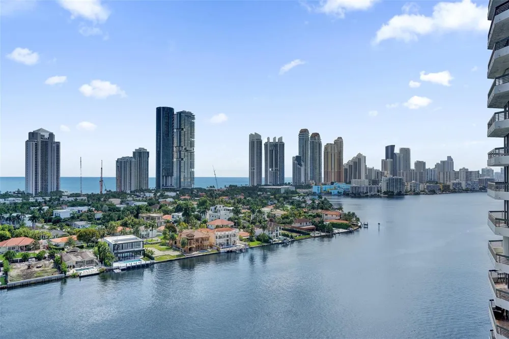 19101 NE 36th Court #1709 Aventura, FL 33180