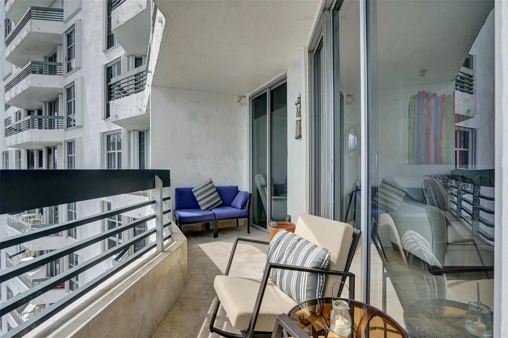 19101 NE 36th Court #1709 Aventura, FL 33180