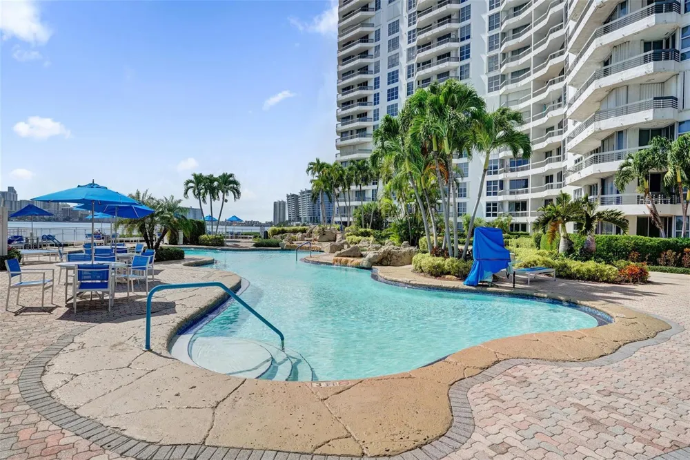 19101 NE 36th Court #1709 Aventura, FL 33180
