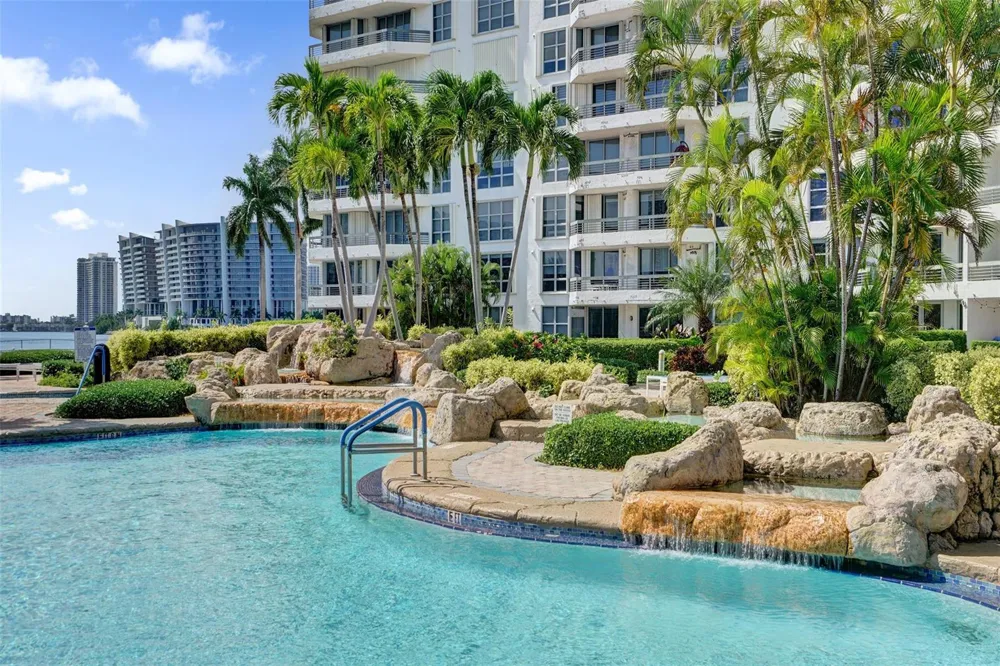 19101 NE 36th Court #1709 Aventura, FL 33180