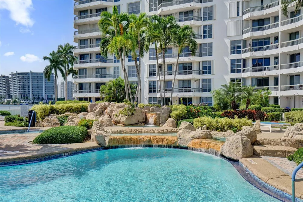 19101 NE 36th Court #1709 Aventura, FL 33180