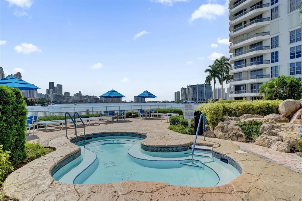 19101 NE 36th Court #1709 Aventura, FL 33180