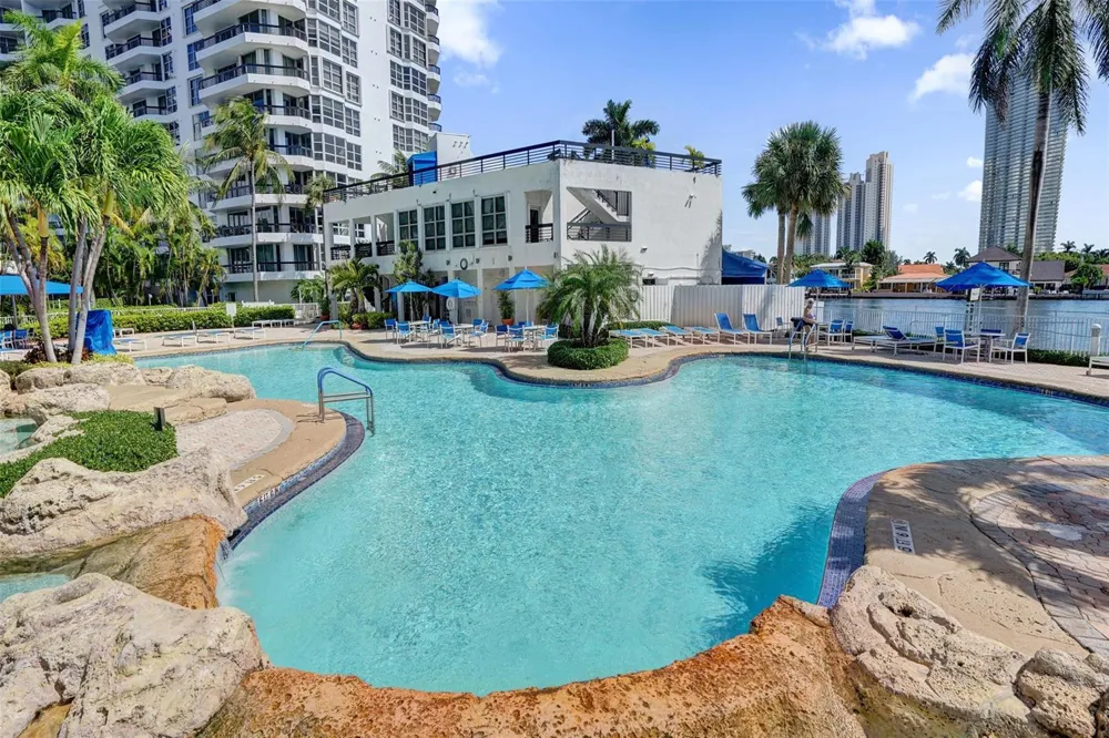 19101 NE 36th Court #1709 Aventura, FL 33180