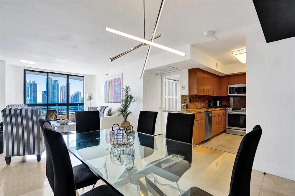 19101 NE 36th Court #1709 Aventura, FL 33180