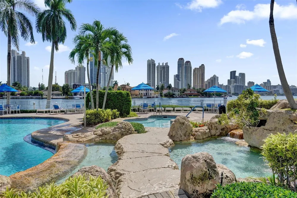 19101 NE 36th Court #1709 Aventura, FL 33180