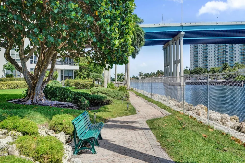 19101 NE 36th Court #1709 Aventura, FL 33180