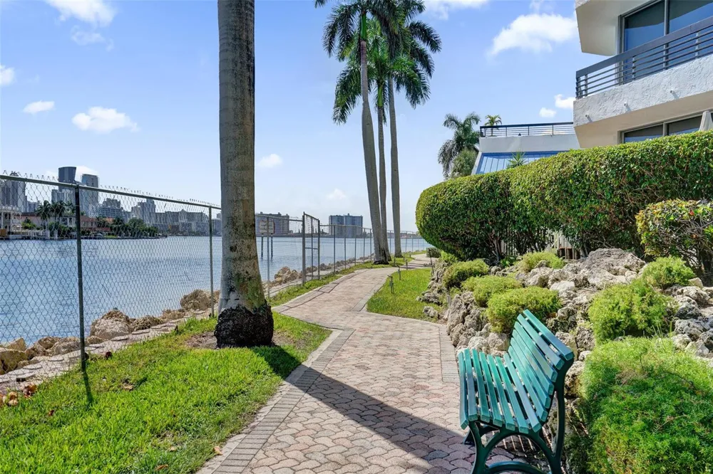 19101 NE 36th Court #1709 Aventura, FL 33180