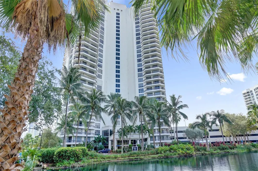 19101 NE 36th Court #1709 Aventura, FL 33180