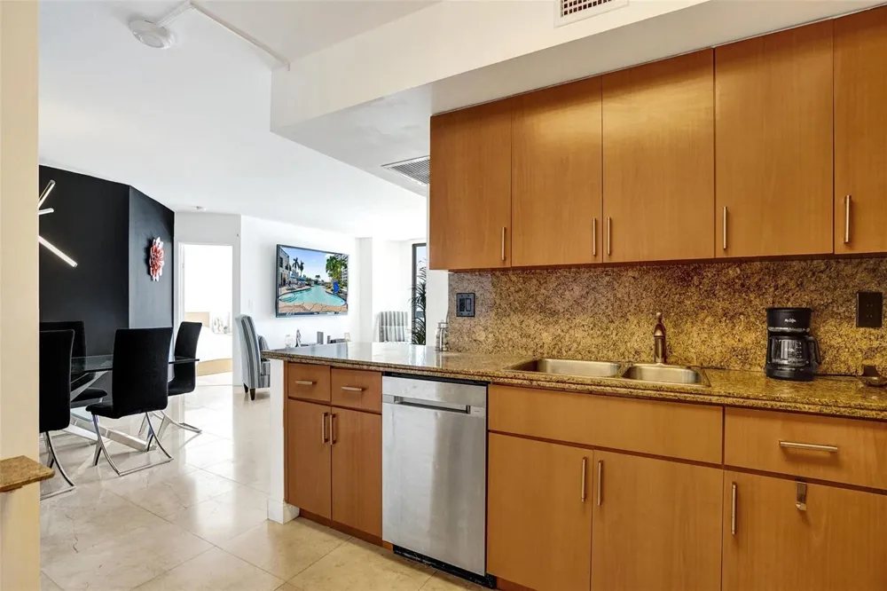 19101 NE 36th Court #1709 Aventura, FL 33180