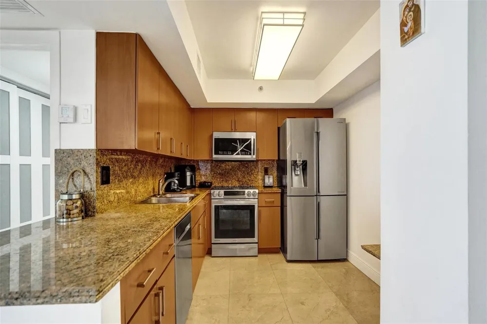 19101 NE 36th Court #1709 Aventura, FL 33180