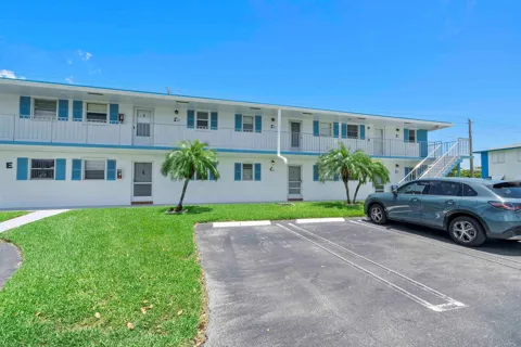 1115 Lake Terrace #111