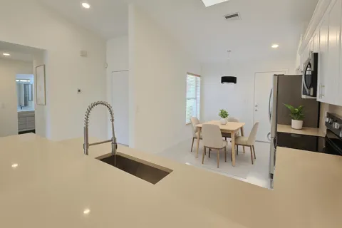 5622 Royal Lake Circle