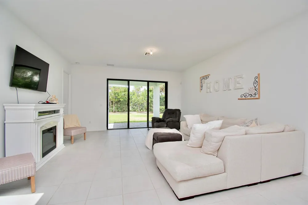 16420 Sandy Shore Drive Loxahatchee, FL 33470