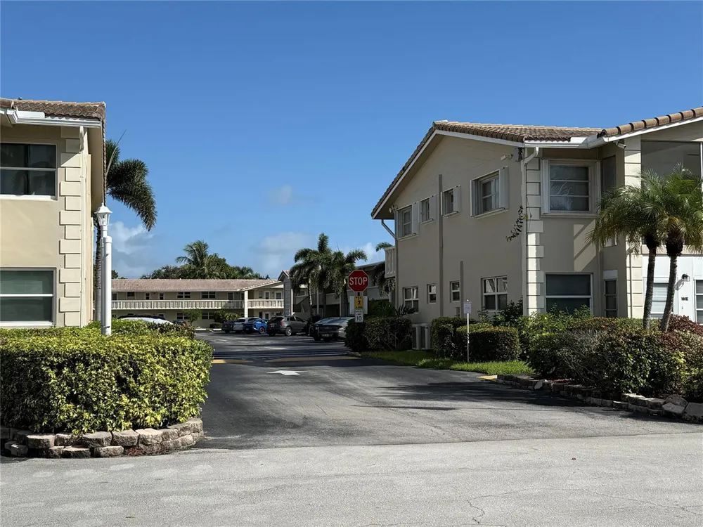 2131 NE 42nd Court #202e Lighthouse Point, FL 33064