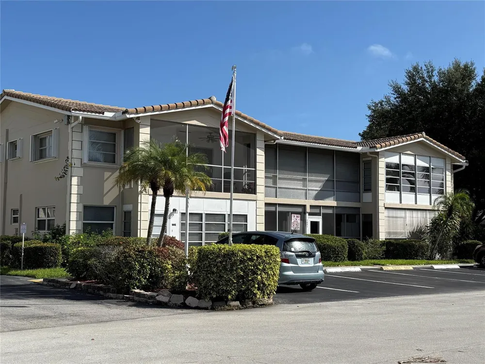 2131 NE 42nd Court #202e Lighthouse Point, FL 33064