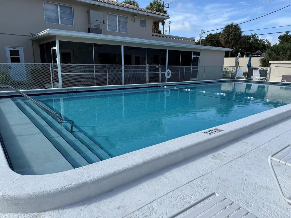 2131 NE 42nd Court #202e Lighthouse Point, FL 33064