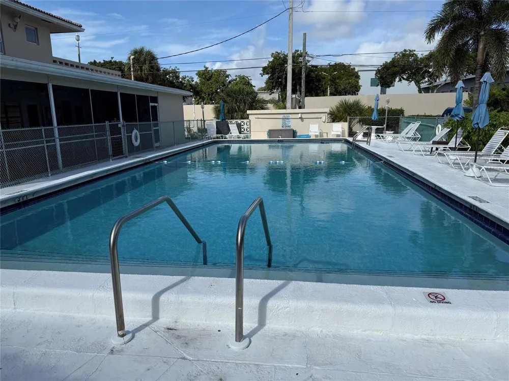 2131 NE 42nd Court #202e Lighthouse Point, FL 33064