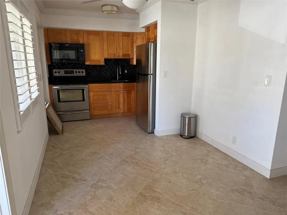 2131 NE 42nd Court #202e Lighthouse Point, FL 33064