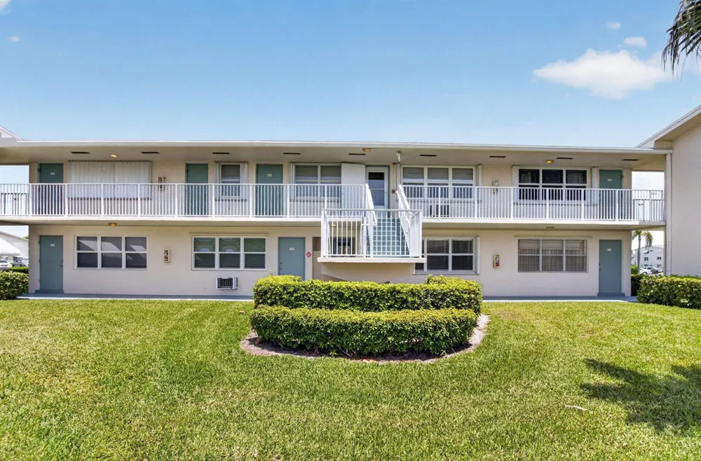 660 Horizon W #107 Boynton Beach, FL 33435