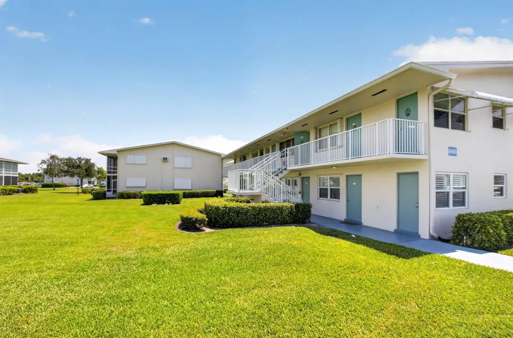 660 Horizon W #107 Boynton Beach, FL 33435
