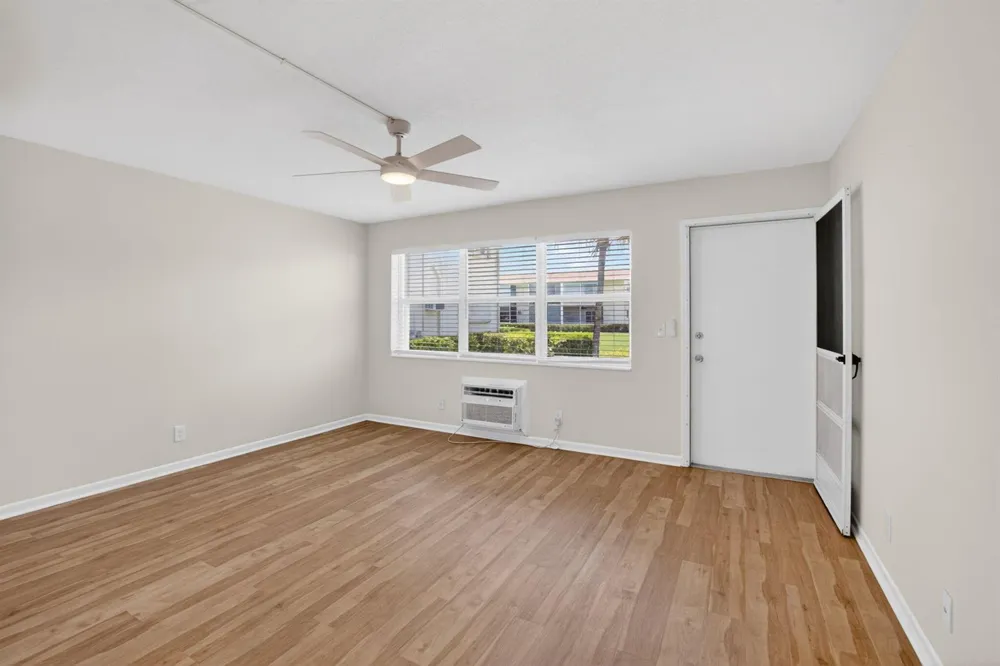 660 Horizon W #107 Boynton Beach, FL 33435