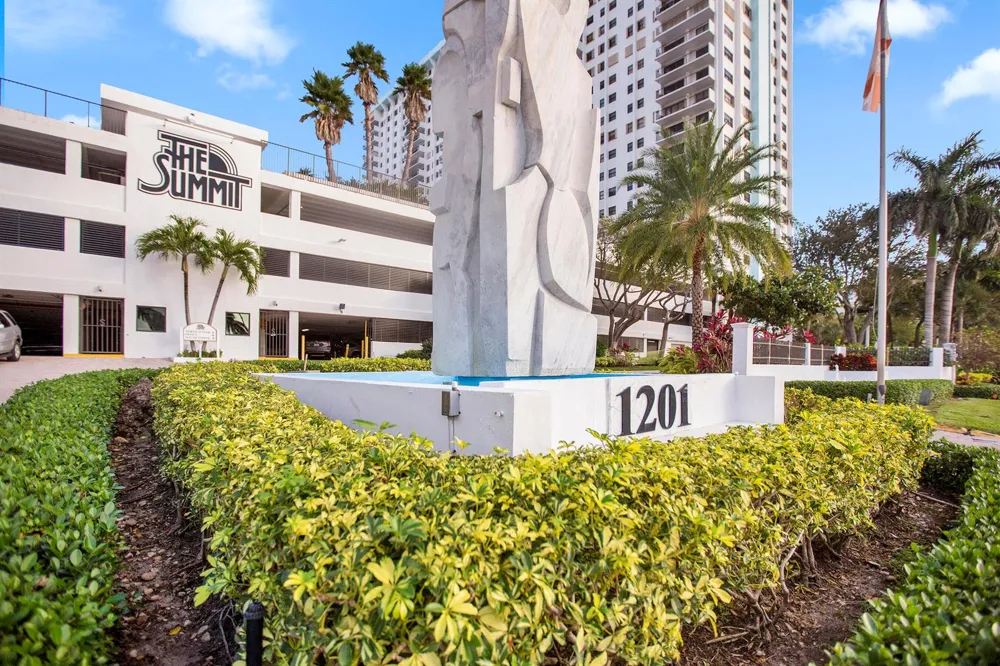 1201 S Ocean Drive #2509s Hollywood, FL 33019