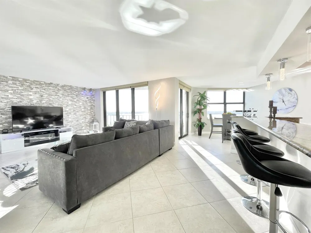 5420 Ocean Drive #906 Singer Island, FL 33404