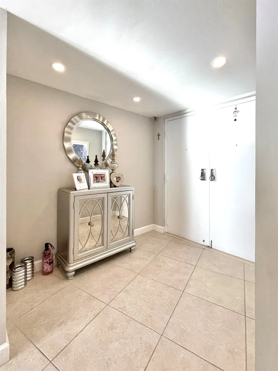 5420 Ocean Drive #906 Singer Island, FL 33404