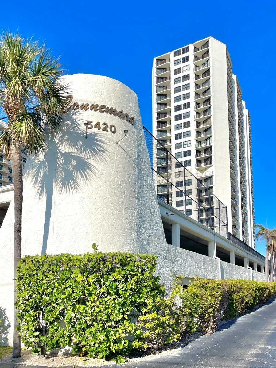 5420 Ocean Drive #906 Singer Island, FL 33404