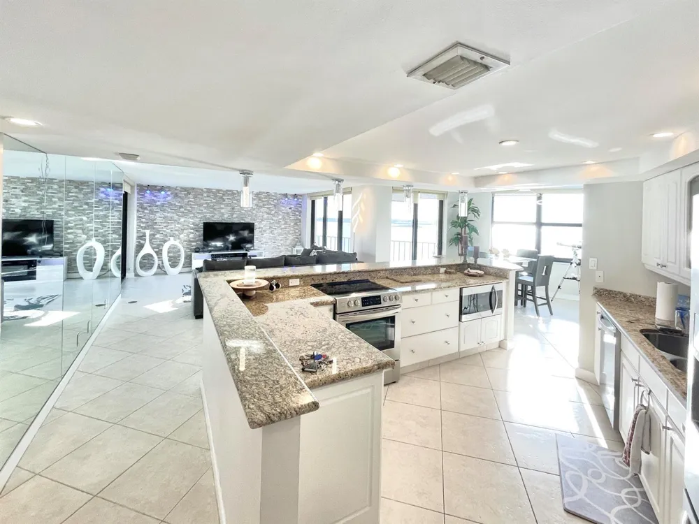 5420 Ocean Drive #906 Singer Island, FL 33404