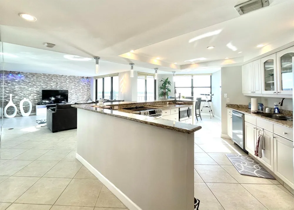 5420 Ocean Drive #906 Singer Island, FL 33404