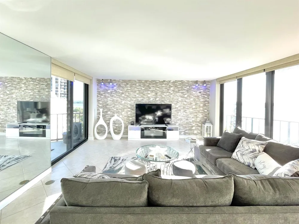 5420 Ocean Drive #906 Singer Island, FL 33404