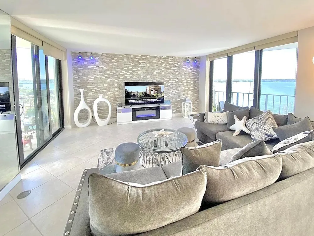 5420 Ocean Drive #906 Singer Island, FL 33404