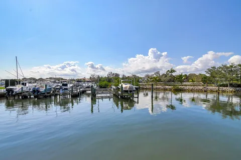 318 Oak Harbour Drive #318