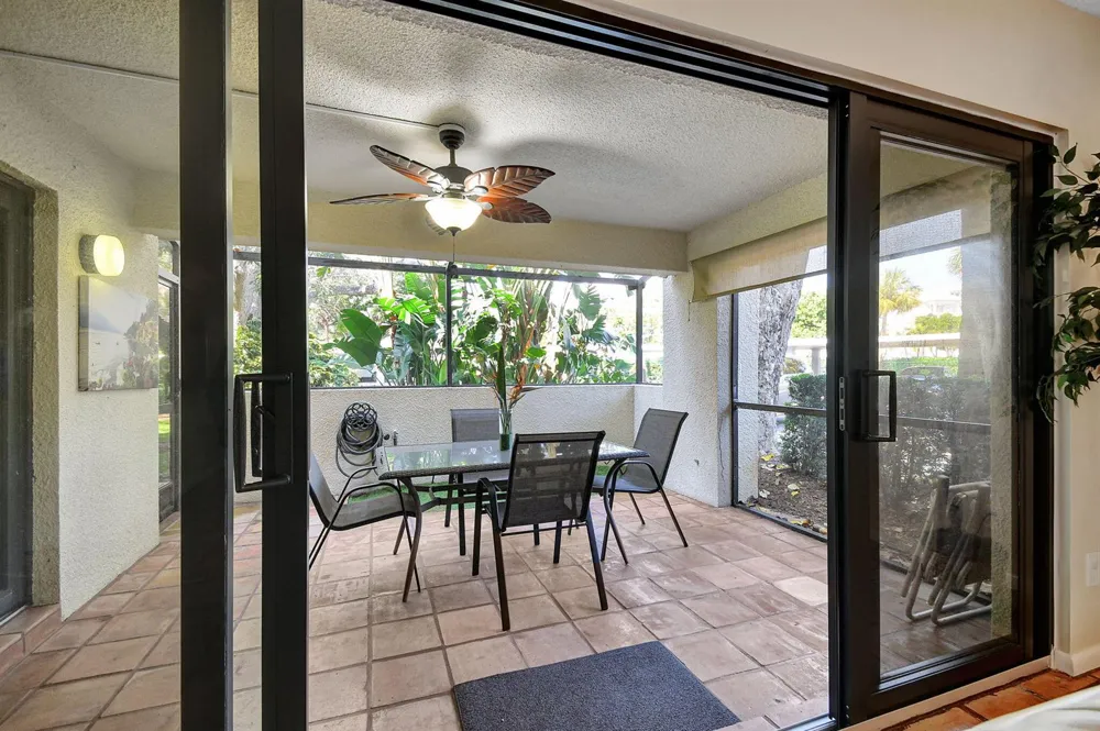 318 Oak Harbour Drive #318 Juno Beach, FL 33408