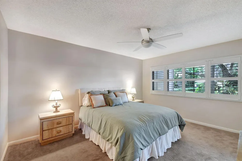 318 Oak Harbour Drive #318 Juno Beach, FL 33408