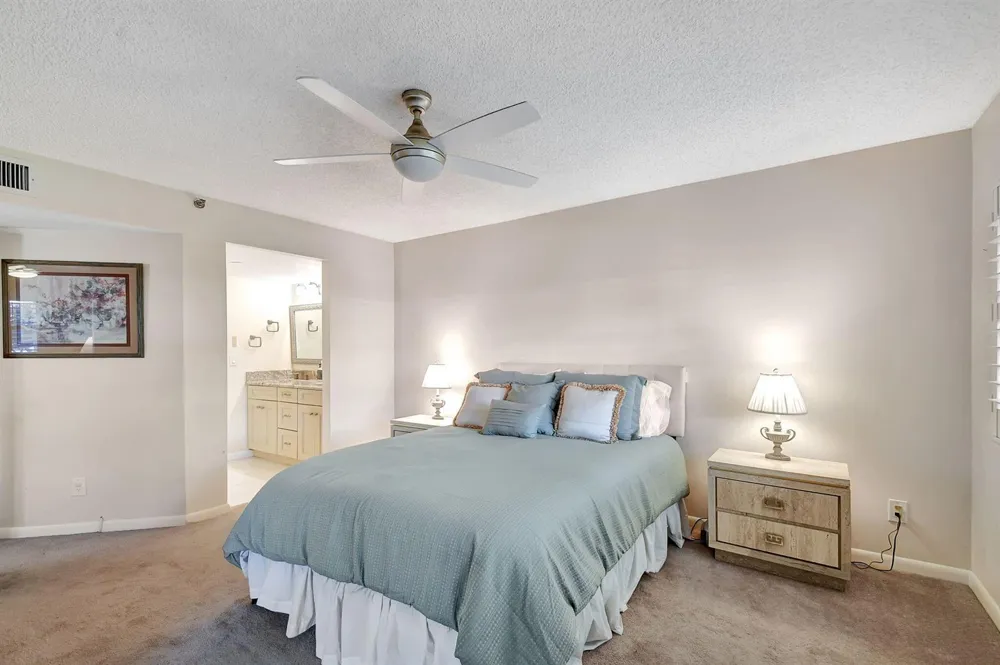 318 Oak Harbour Drive #318 Juno Beach, FL 33408