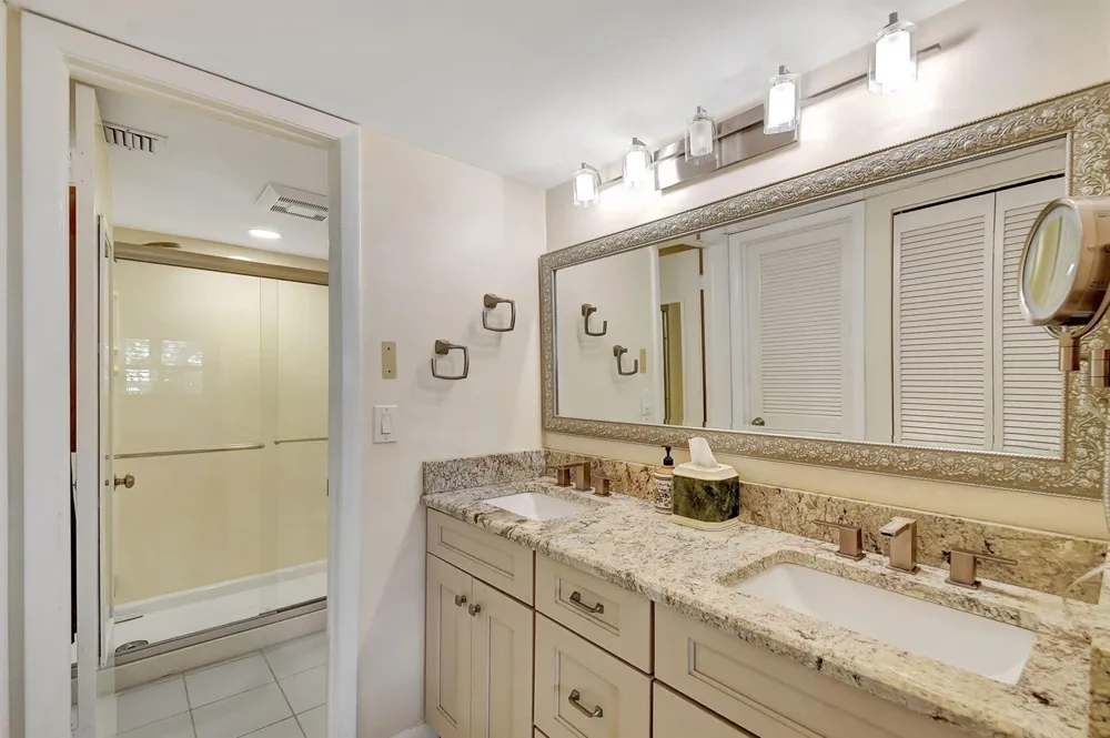 318 Oak Harbour Drive #318 Juno Beach, FL 33408