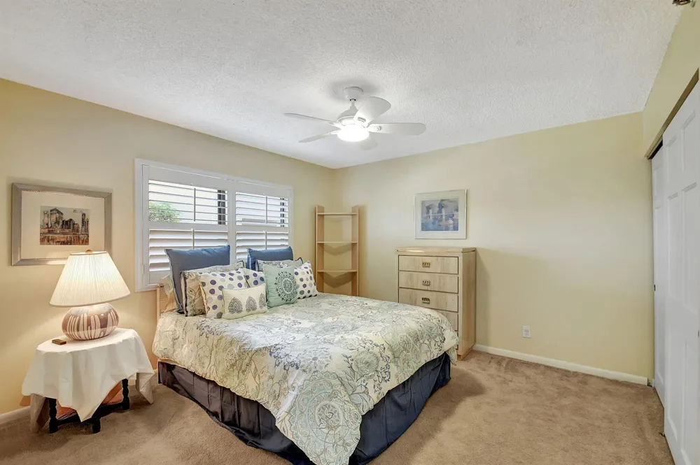 318 Oak Harbour Drive #318 Juno Beach, FL 33408