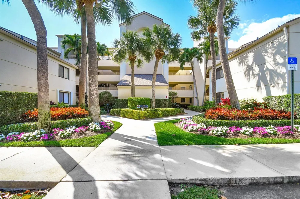 318 Oak Harbour Drive #318 Juno Beach, FL 33408