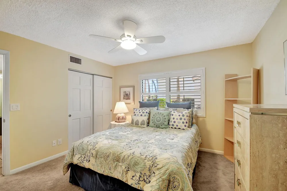 318 Oak Harbour Drive #318 Juno Beach, FL 33408
