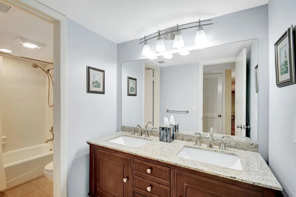 318 Oak Harbour Drive #318 Juno Beach, FL 33408