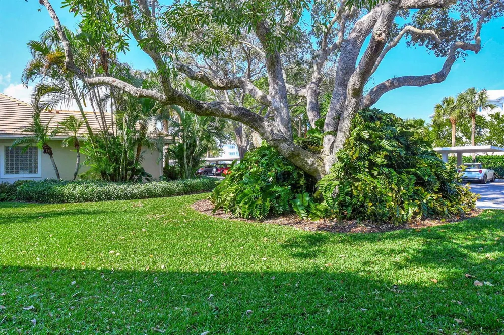 318 Oak Harbour Drive #318 Juno Beach, FL 33408